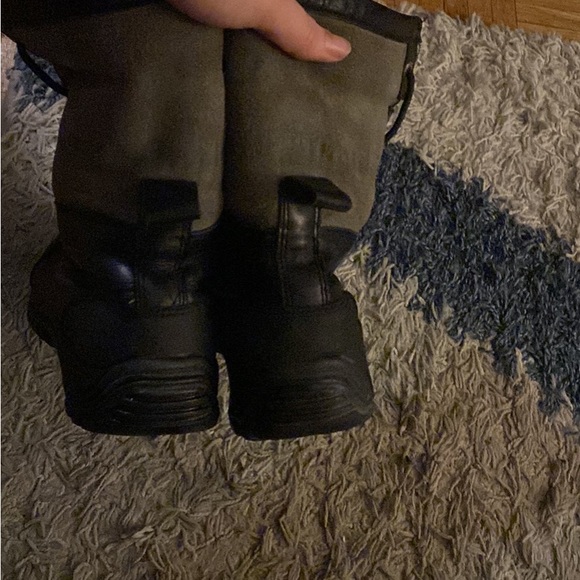 UGG Adirondack III Boots - Picture 7 of 10